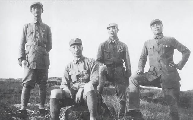 1940年彭老总要枪毙逃兵，毛主席心软，没想到救下个未来司令员-4.jpg