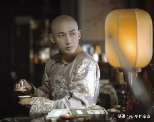 58岁雍正突然暴毙，25岁乾隆号啕大哭，可继位2天他就揭父亲老底-3.jpg