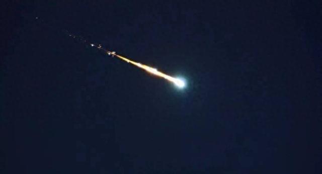 UFO？甘肃华亭发现不明飞行物，专家：火流星 却很难找到陨石497 / 作者:情义无价943 / 帖子ID:128345
