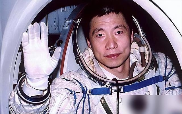 宇航员亲述在太空遭遇的‘神秘事件’，难道宇宙真的存在神秘力量254 / 作者:小雨1004 / 帖子ID:128697