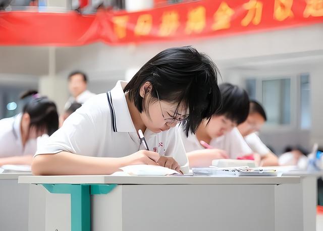 生物课成高考生选科“弃子”，背后原因太现实。会有什么后果？10 / 作者:曹羁奔陈构 / 帖子ID:128940