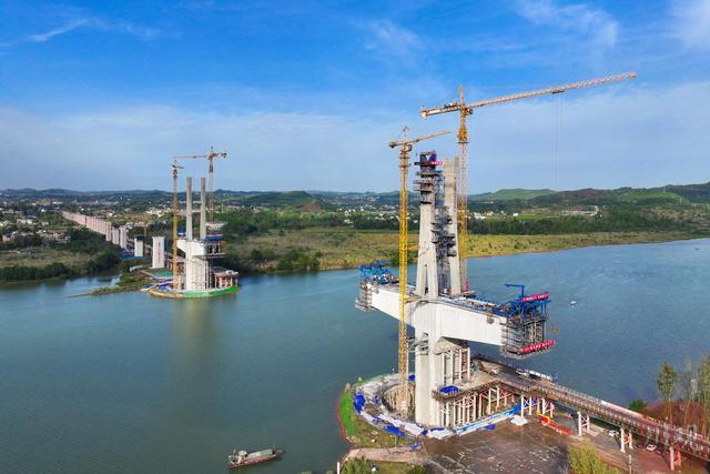 成达万高铁建设迎新！“世界之最”大桥主墩封顶270 / 作者:休闲时光8882017 / 帖子ID:128986