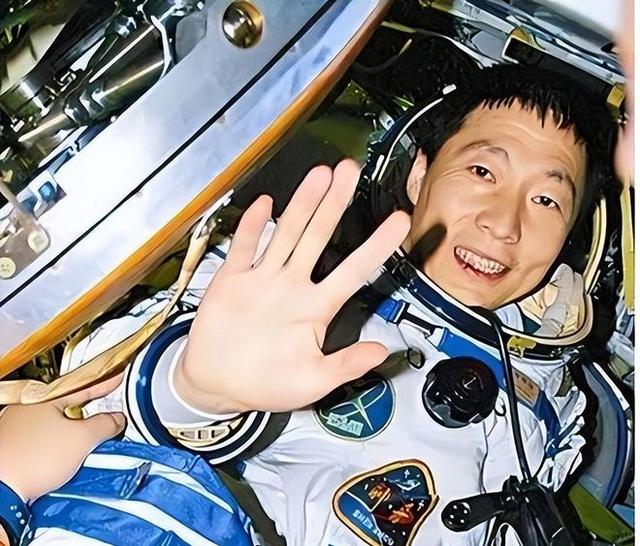 生命起源宇宙？多名宇航员返回地球后，身体出现“不可逆”变化430 / 作者:玉米人 / 帖子ID:129129