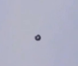 实拍英国上空会自动变形的UFO(视频)562 / 作者:UFO爱好者 / 帖子ID:84789