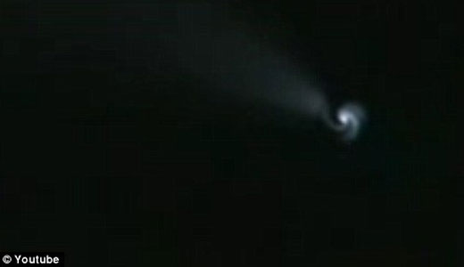 导弹还是UFO？数千人称夜空出现神秘螺旋光线294 / 作者:UFO爱好者 / 帖子ID:69375