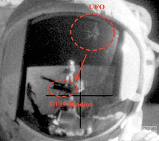 停留在月球表面的碟形UFO387 / 作者:UFO爱好者 / 帖子ID:80412