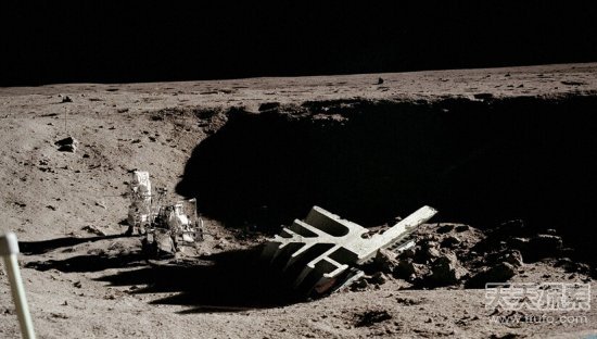美苏恐惧：月球是外星人基地 月球存在人造建筑944 / 作者:UFO爱好者 / 帖子ID:80158