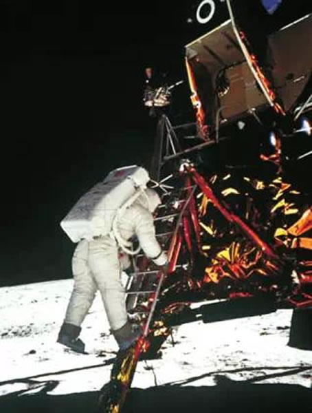 人类登月是骗局吗？人类首次登月就遇到外星人271 / 作者:UFO爱好者 / 帖子ID:76421