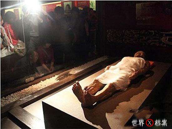 千古之谜:乾隆地宫里发现一具女尸竟面如活人160 / 作者:UFO爱好者 / 帖子ID:68573 千古之谜:乾隆地宫里发现一具女尸竟面如活人160 / 作者:UFO爱好者 / 帖子ID:68573
