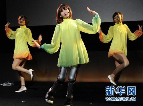 日本美女机器人登台 与真人一起载歌载舞800 / 作者:UFO爱好者 / 帖子ID:86685