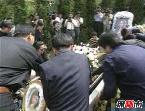 邓丽君死亡的真相揭秘,脸上现巴掌印(死后三次托梦)941 / 作者:UFO爱好者 / 帖子ID:104063