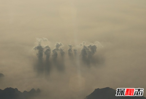飞机上拍到神仙？网友拍到云上站着人自带佛光（网友ps）603 / 作者:UFO爱好者 / 帖子ID:105554