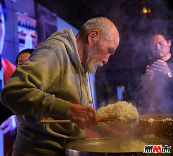日本86岁老人煮饭60年,虔诚手艺绽放米饭价值(限量供应)512 / 作者:UFO爱好者 / 帖子ID:105395