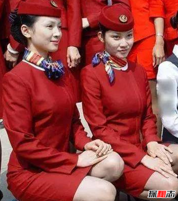空姐为何蹲着服务?真相让人意想不到(特殊服务仅头等舱推出)264 / 作者:UFO爱好者 / 帖子ID:105051