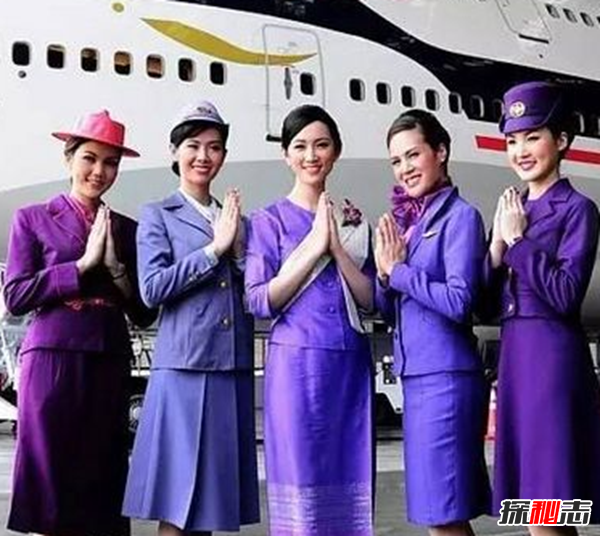 空姐为何蹲着服务?真相让人意想不到(特殊服务仅头等舱推出)760 / 作者:UFO爱好者 / 帖子ID:105051