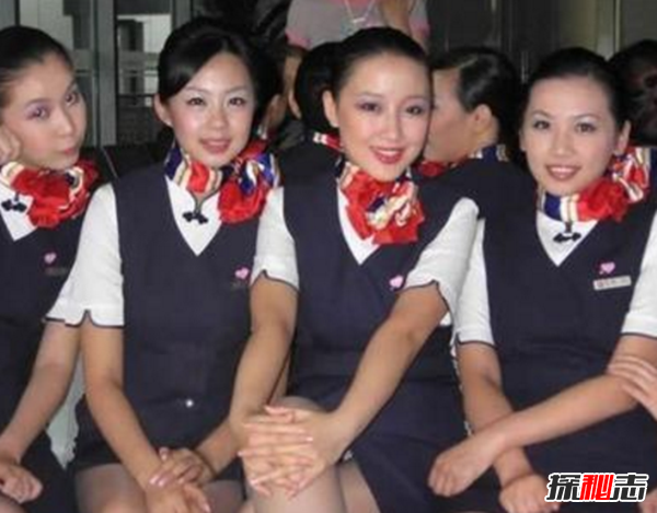 空姐为何蹲着服务?真相让人意想不到(特殊服务仅头等舱推出)156 / 作者:UFO爱好者 / 帖子ID:105051