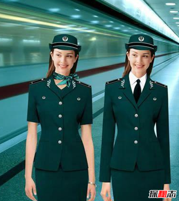 空姐为何蹲着服务?真相让人意想不到(特殊服务仅头等舱推出)696 / 作者:UFO爱好者 / 帖子ID:105051
