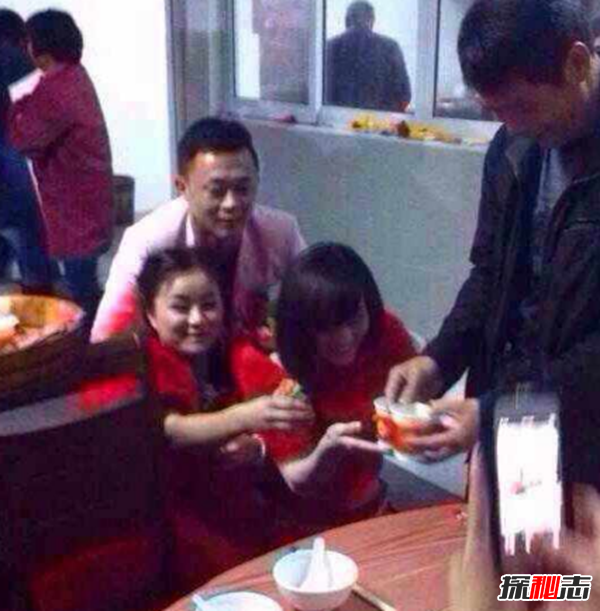 浙江宁波一男娶两女婚礼真相,实则一场为母冲喜的闹剧880 / 作者:UFO爱好者 / 帖子ID:104981