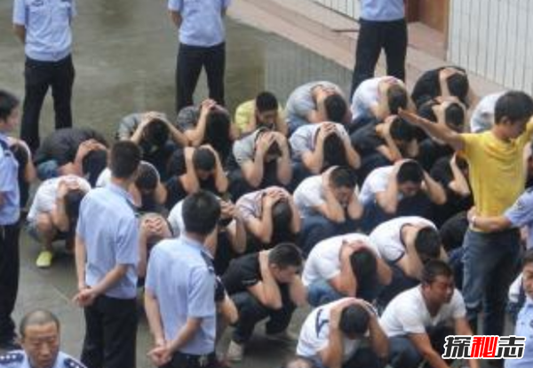 惨不忍睹!盘点发生的斗殴事件,广州地铁两人口角斗殴(血迹斑斑)176 / 作者:UFO爱好者 / 帖子ID:104895