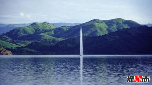 世界上最吓人的湖 被誉为杀人湖,火山爆发随时发生880 / 作者:UFO爱好者 / 帖子ID:98337