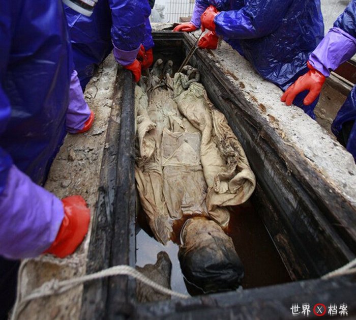 明代墓现不腐古尸 眼耳口鼻眉毛清晰可见867 / 作者:UFO爱好者 / 帖子ID:69043 明代墓现不腐古尸 眼耳口鼻眉毛清晰可见867 / 作者:UFO爱好者 / 帖子ID:69043