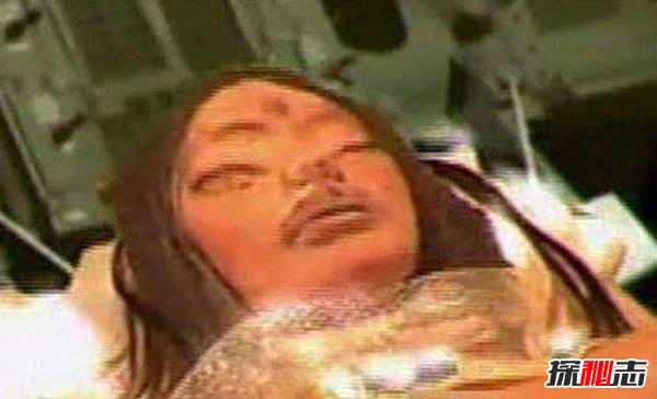 月球上的三眼女尸真相 三眼女尸被发现时还活着（谣言）640 / 作者:UFO爱好者 / 帖子ID:98420