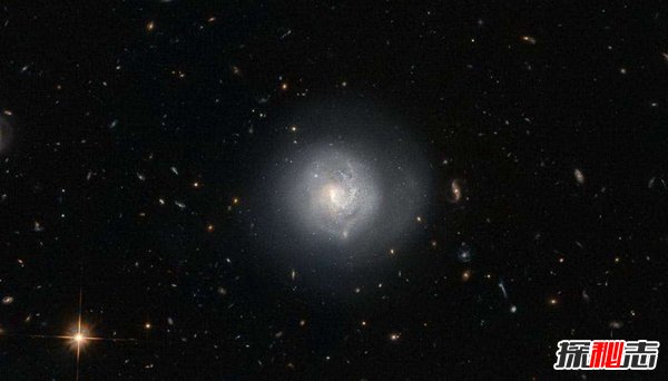 透镜星系之谜,旁边的巨大黑洞虎视眈眈(距地96亿光年)641 / 作者:UFO爱好者 / 帖子ID:98357