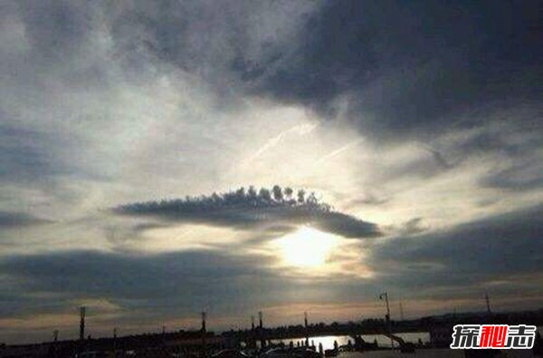天空上出现6个天兵天将 网友拍下图片证明（网友p图恶搞）432 / 作者:UFO爱好者 / 帖子ID:105280