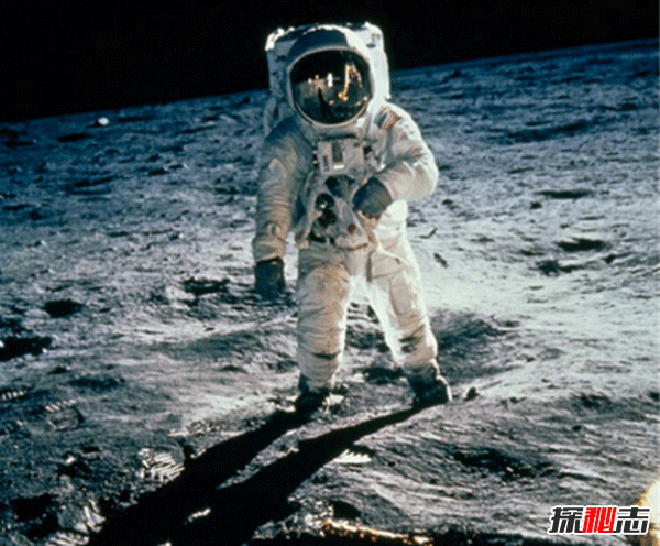 中国玉兔证明美国登月是假的,美国国旗都不见了905 / 作者:UFO爱好者 / 帖子ID:105222
