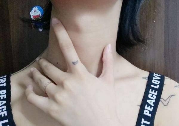 女性为什么有喉结?假如喉结明显是不是不正常172 / 作者:UFO爱好者 / 帖子ID:79908