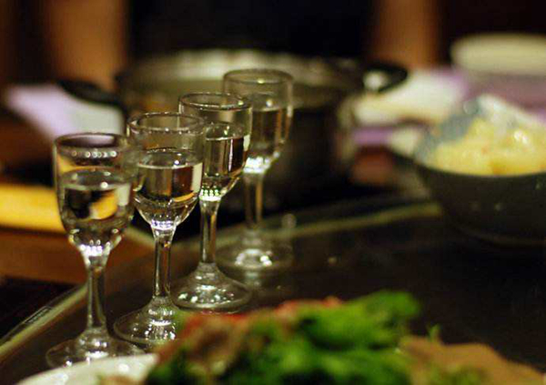 喝醉酒喝浓茶解酒吗？怎样才可以快速解酒（多喝水）736 / 作者:UFO爱好者 / 帖子ID:77378