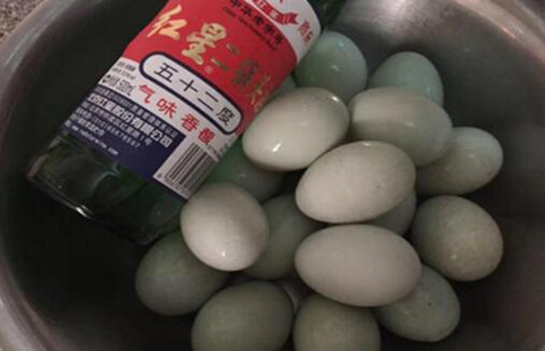 吃鸭蛋禁忌有哪些 什么人最好别吃鸭蛋（腹泻的人）375 / 作者:UFO爱好者 / 帖子ID:77058