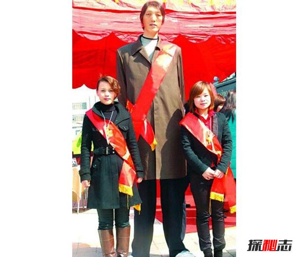 中国十大巨人排行 排最后的都比姚明高6厘米177 / 作者:UFO爱好者 / 帖子ID:98165