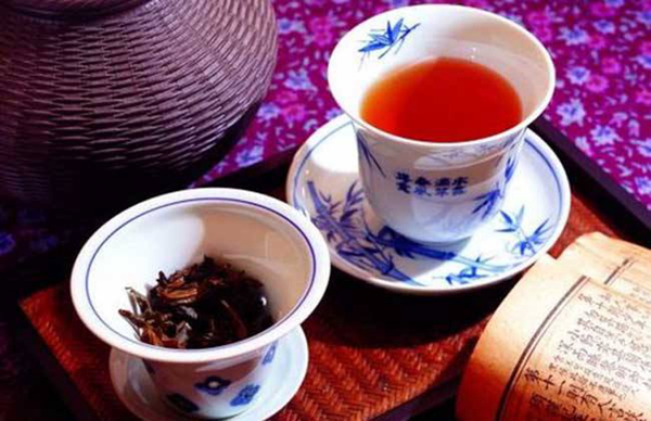 隔夜茶能喝吗?隔夜茶有哪些妙用(丢弃可惜)763 / 作者:UFO爱好者 / 帖子ID:83578