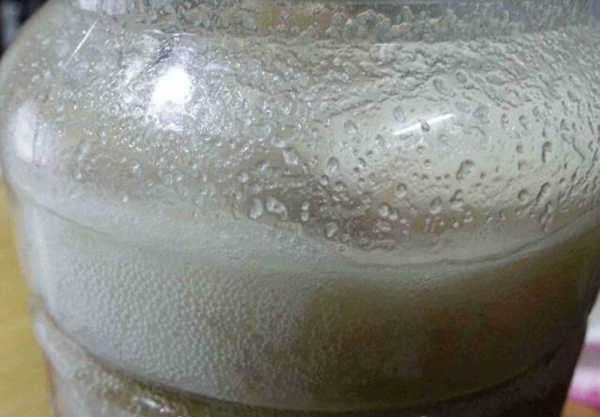 蜂蜜起白沫还能吃吗？变质有酸味禁止食用影响身体46 / 作者:UFO爱好者 / 帖子ID:75202