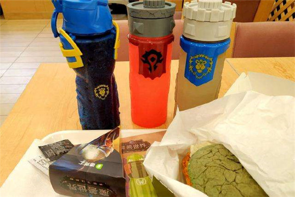 德克士的杯子怎么打开 掰开杯子顶部突起的地方631 / 作者:UFO爱好者 / 帖子ID:89171
