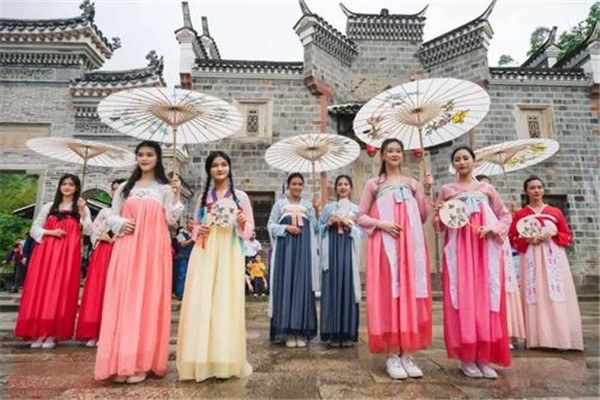 汉服6米摆什么意思 汉服怎么选择裙摆规格459 / 作者:UFO爱好者 / 帖子ID:89283