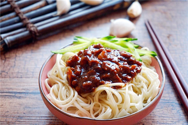 煮面条可以加豆瓣酱吗 豆瓣酱可以让面条更有滋味979 / 作者:UFO爱好者 / 帖子ID:88925