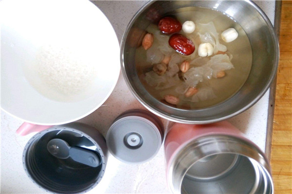 焖烧杯可以放熟饭菜吗 使用焖烧杯存放食物要注意什么547 / 作者:UFO爱好者 / 帖子ID:88689
