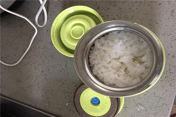 焖烧杯可以放熟饭菜吗 使用焖烧杯存放食物要注意什么638 / 作者:UFO爱好者 / 帖子ID:88689