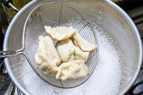 冻饺子跟冷水一起下吗 煮饺子不破的方法904 / 作者:UFO爱好者 / 帖子ID:88572