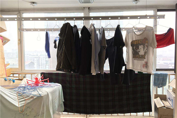 晾衣服怎么防止滑到一起 可以自制晾衣绳环固定衣服765 / 作者:UFO爱好者 / 帖子ID:88253