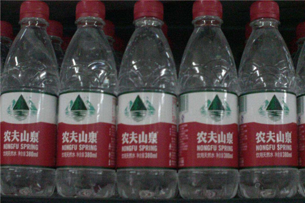一直喝矿泉水有问题吗 长期喝矿泉水的危害有哪些802 / 作者:UFO爱好者 / 帖子ID:87792