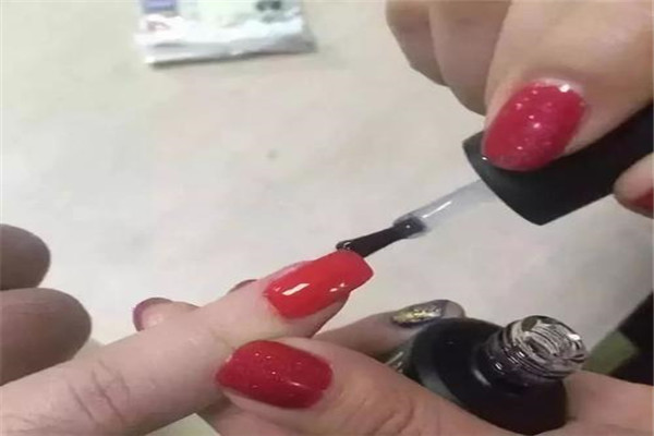 美甲后指甲受损怎么办 美甲后需要注意的事项324 / 作者:UFO爱好者 / 帖子ID:87790