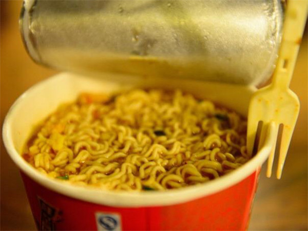 经常吃泡面有什么危害 吃泡面会影响身体吗591 / 作者:UFO爱好者 / 帖子ID:87267