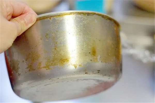 洗锅底的妙招有哪些 可以用苏打来清洗锅底152 / 作者:UFO爱好者 / 帖子ID:87493