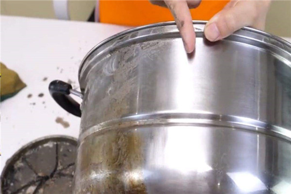 洗锅底的妙招有哪些 可以用苏打来清洗锅底317 / 作者:UFO爱好者 / 帖子ID:87493