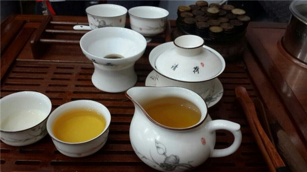 冬天喝红茶好还是绿茶好 绿茶好（绿茶解腻效果好）293 / 作者:UFO爱好者 / 帖子ID:87313