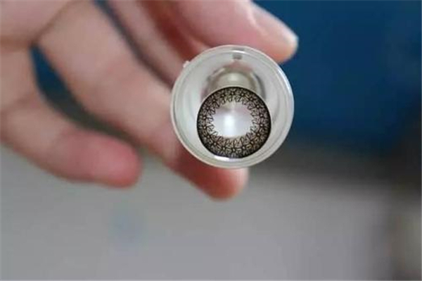美瞳护理液多久换一次最好 一天洗一次比较健康759 / 作者:UFO爱好者 / 帖子ID:87029