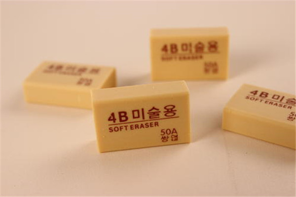 去除玻璃上贴纸的方法 花露水能去除玻璃上的贴纸吗922 / 作者:UFO爱好者 / 帖子ID:84374